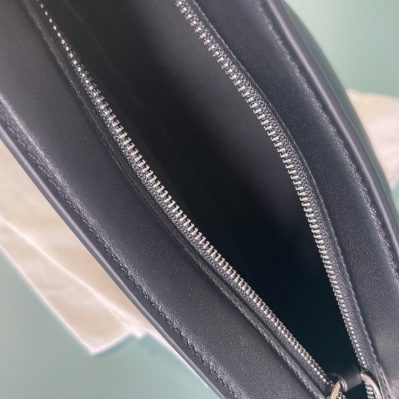 ROW Luxurious Grain Leather Casual Banana Bag - New - Picture 5 of 6